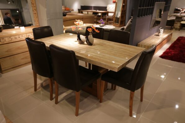 Choose The Right 09 Dining Table For A Traditional Home 2 Best Dining Tables For Open Plan Living 1