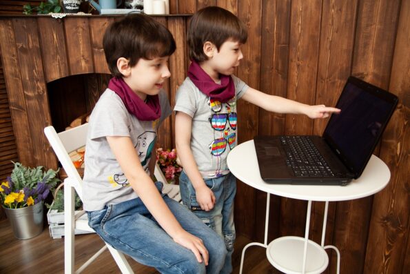 Top 12 Study Tables For Students Who Love To Read 5 Computer Tables for a Home 01