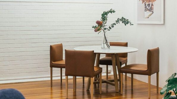 Best 08 Round Wooden Dining Tables For Cozy Meals 5 Round Table With Matching Chairs 06 1